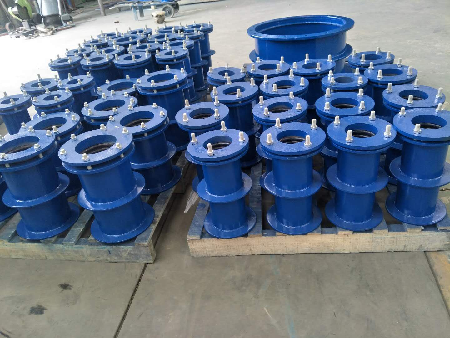 加翼環鋼製柔性防水套管一般適用於管道穿過牆壁之處